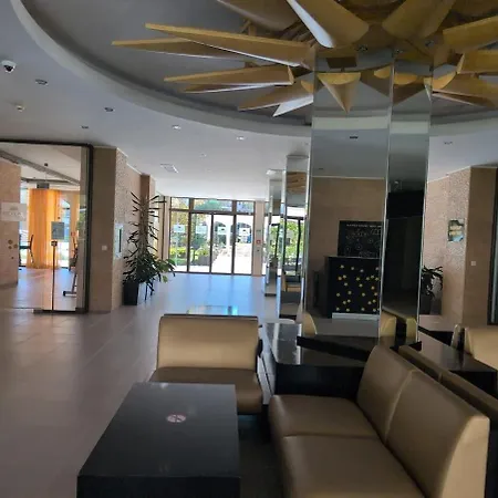 Royal Sun, Private Luxury 56 M, Pools, Mountain View Apartment